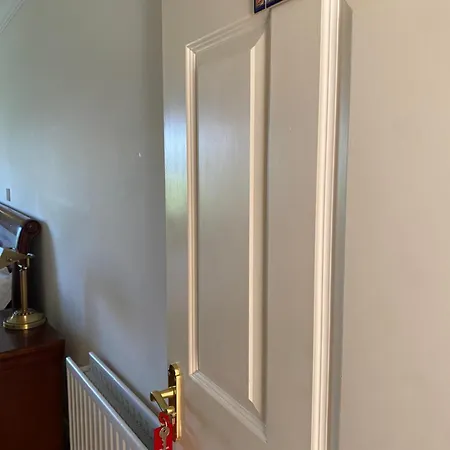 Glendine House 4*